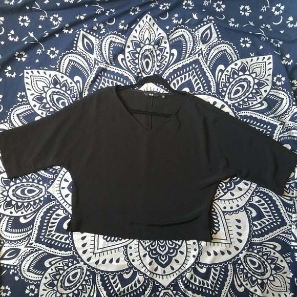 Uniqlo Tops - UNIQLO BLACK BLOUSE SIZE XS